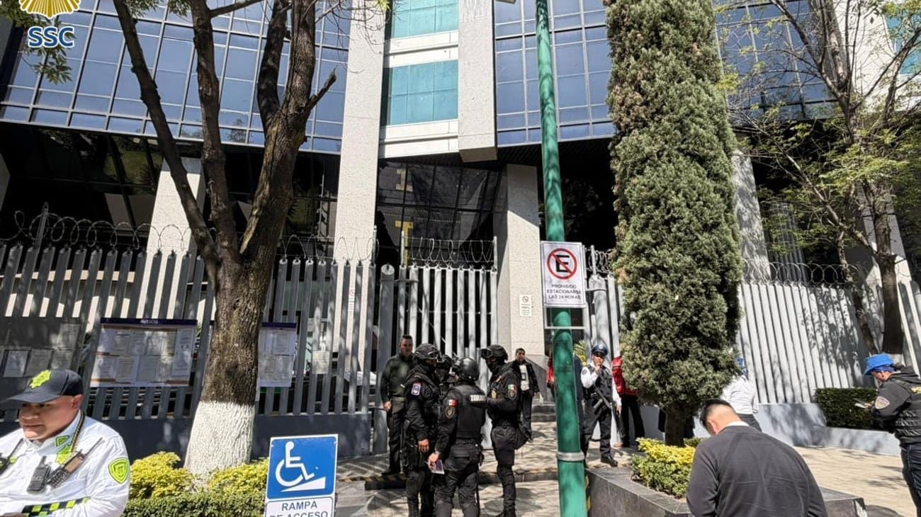 Movilización en Insurgentes Sur: Desalojan sede del Poder Judicial por falsa amenaza de bomba