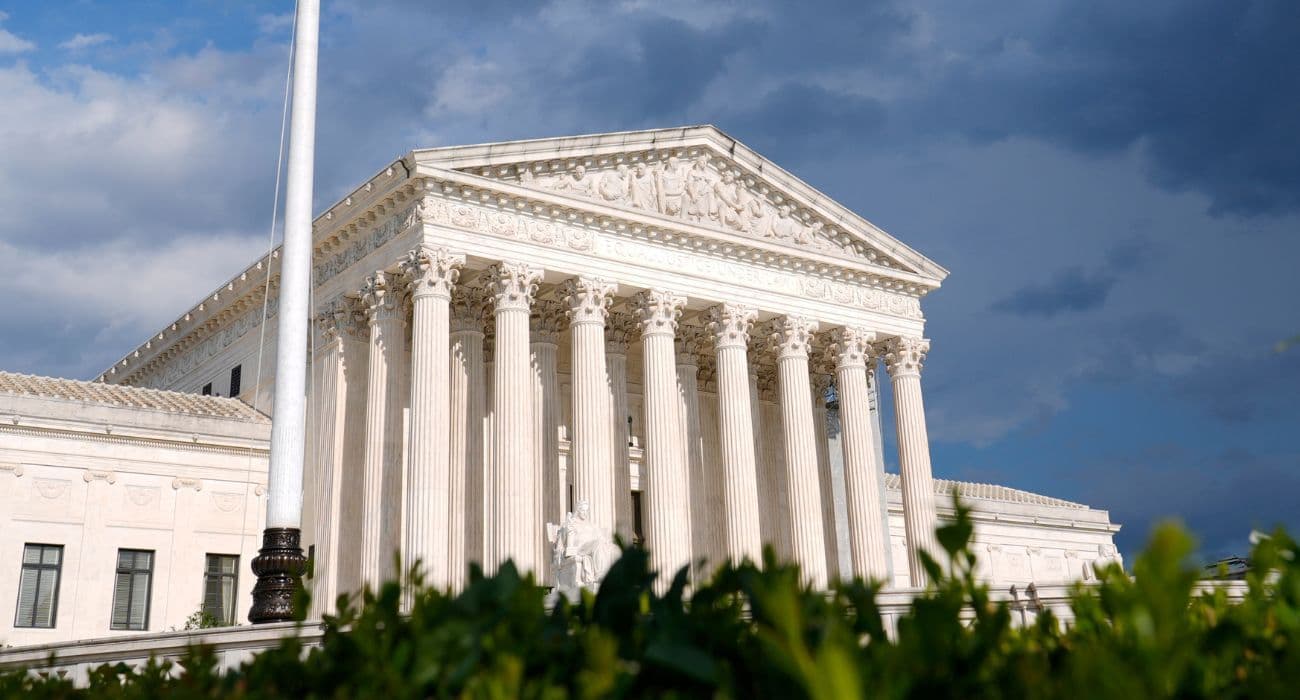 Coalición de estados demócratas desafía a Trump ante la Corte por ciudadanía por nacimiento