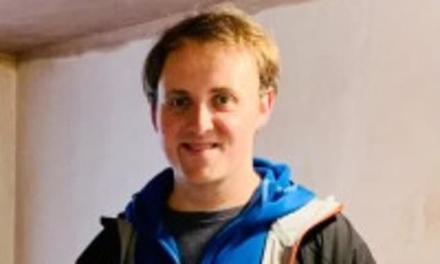 Indemnizan a empleada tras ser espiada en WhatsApp y acusada de escuchar 'porno de dragones' en el trabajo