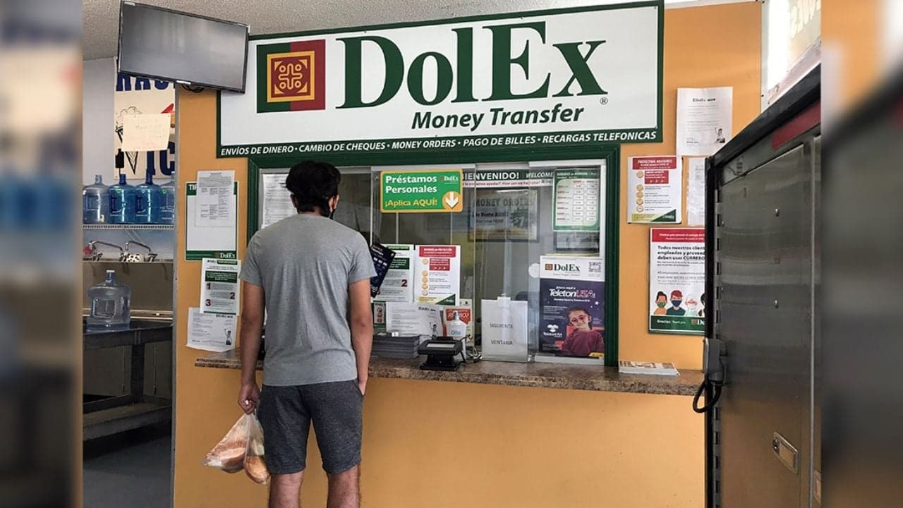 Impuesto de Trump asesta golpe a las remesas físicas: cae drásticamente el envío de efectivo hacia México