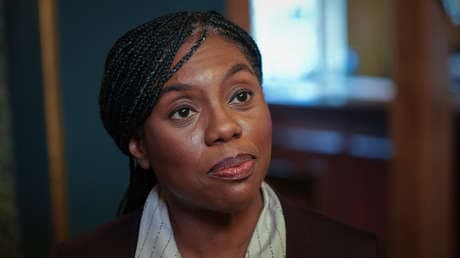 Crisis política en el Reino Unido: Badenoch califica a laboristas como 'el partido defensor de pedófilos'