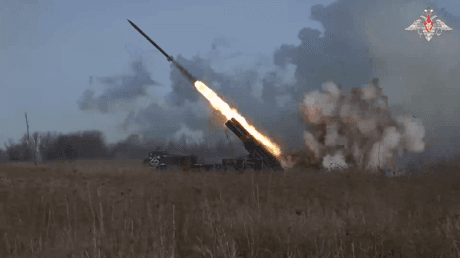 Fuerzas rusas neutralizan rotación de tanques en Járkov con sistemas de artillería Uragán