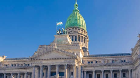 Senado de Argentina aprueba polémica reforma a la Ley de Glaciares: Crece la tensión por el derecho al agua