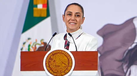 ¿Expedientes secretos X en Palacio Nacional? Sheinbaum responde entre risas sobre vida extraterrestre