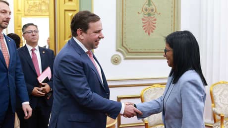 Venezuela y Shell estrechan lazos: El retorno de los gigantes energéticos tras licencias de EE.UU.