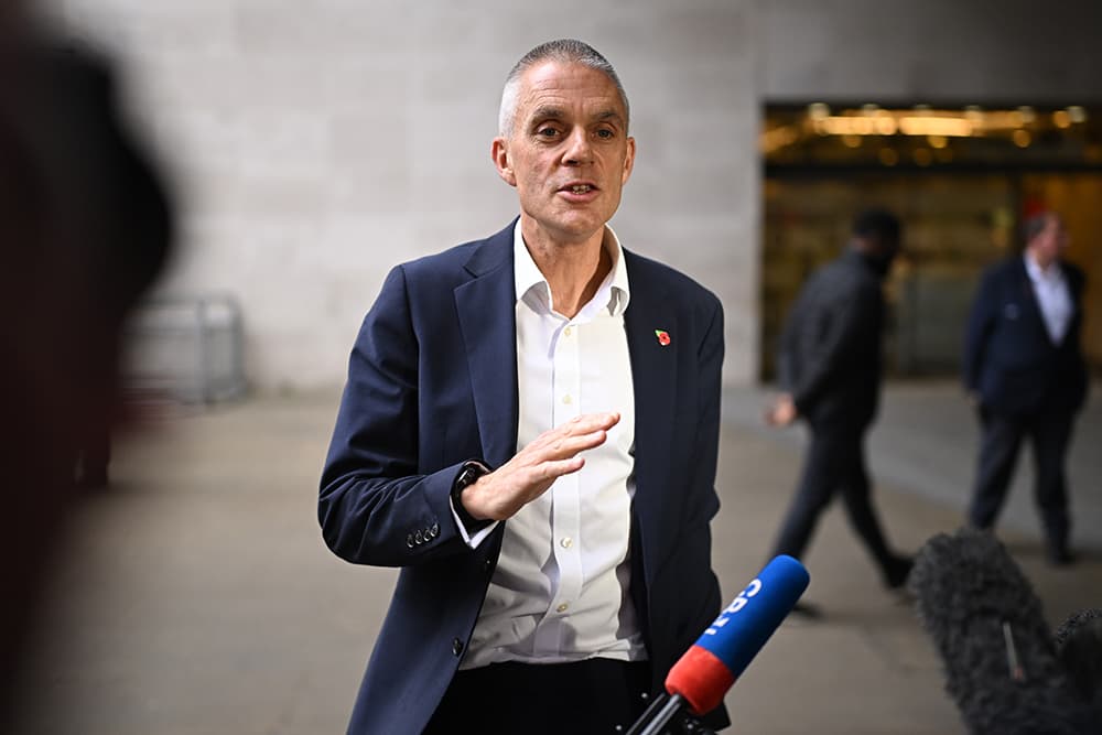 Gigantes de la comunicación en el Reino Unido forman coalición para proteger el periodismo frente a la IA