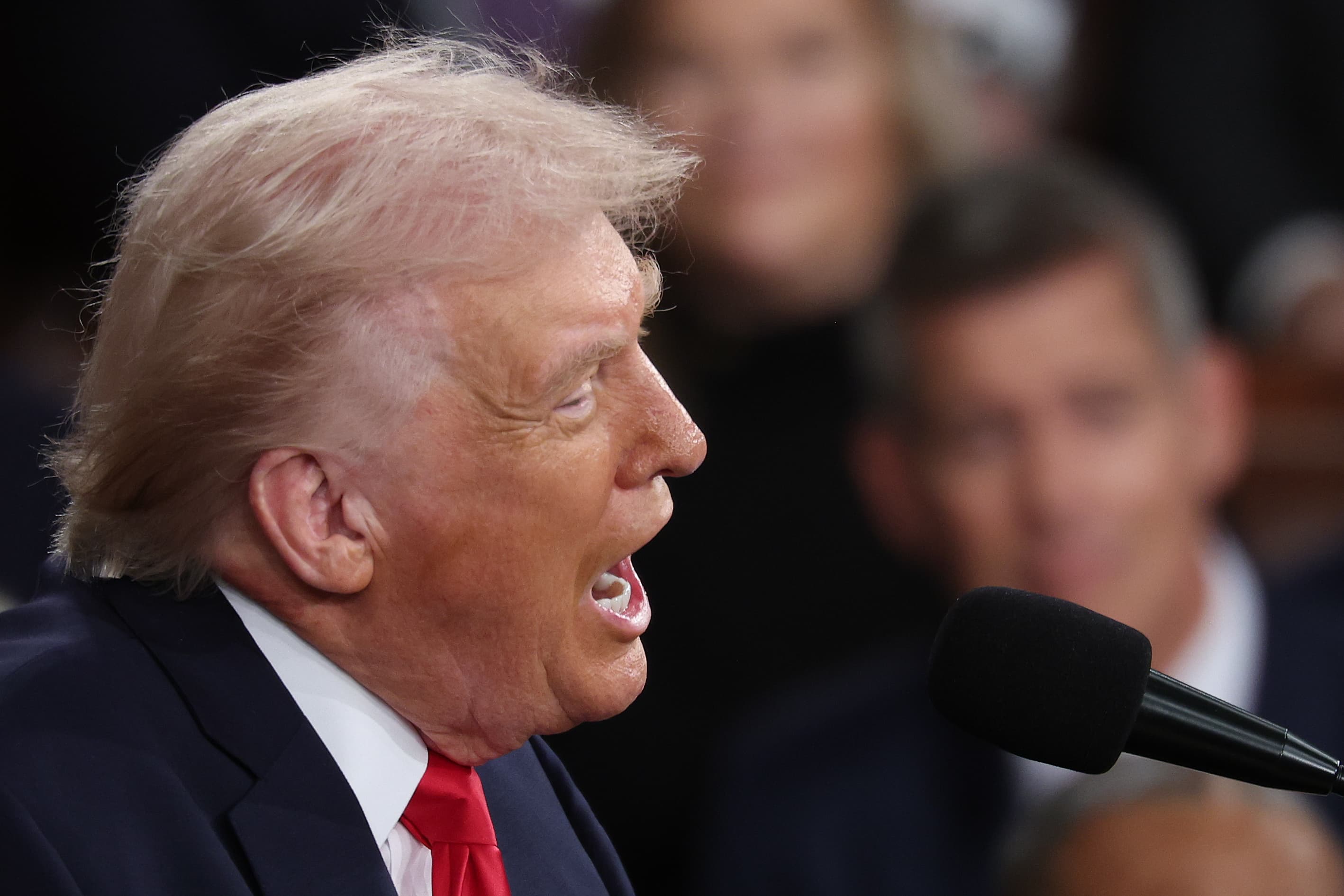 Cae 11% la audiencia del discurso de Donald Trump ante el Congreso; marca récord de duración