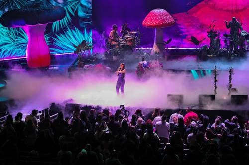 Bomba Estéreo deslumbra en la Quinta Vergara: Li Saumet protagoniza la jornada en Viña del Mar 2026