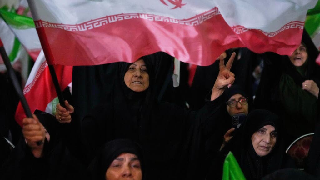 Asfixia económica en Teherán: Irán retoma diálogo nuclear bajo una inflación del 47.5%