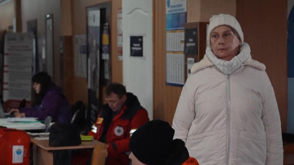 Cuatro años de guerra en Ucrania: El drama invisible de los 4 millones de desplazados internos