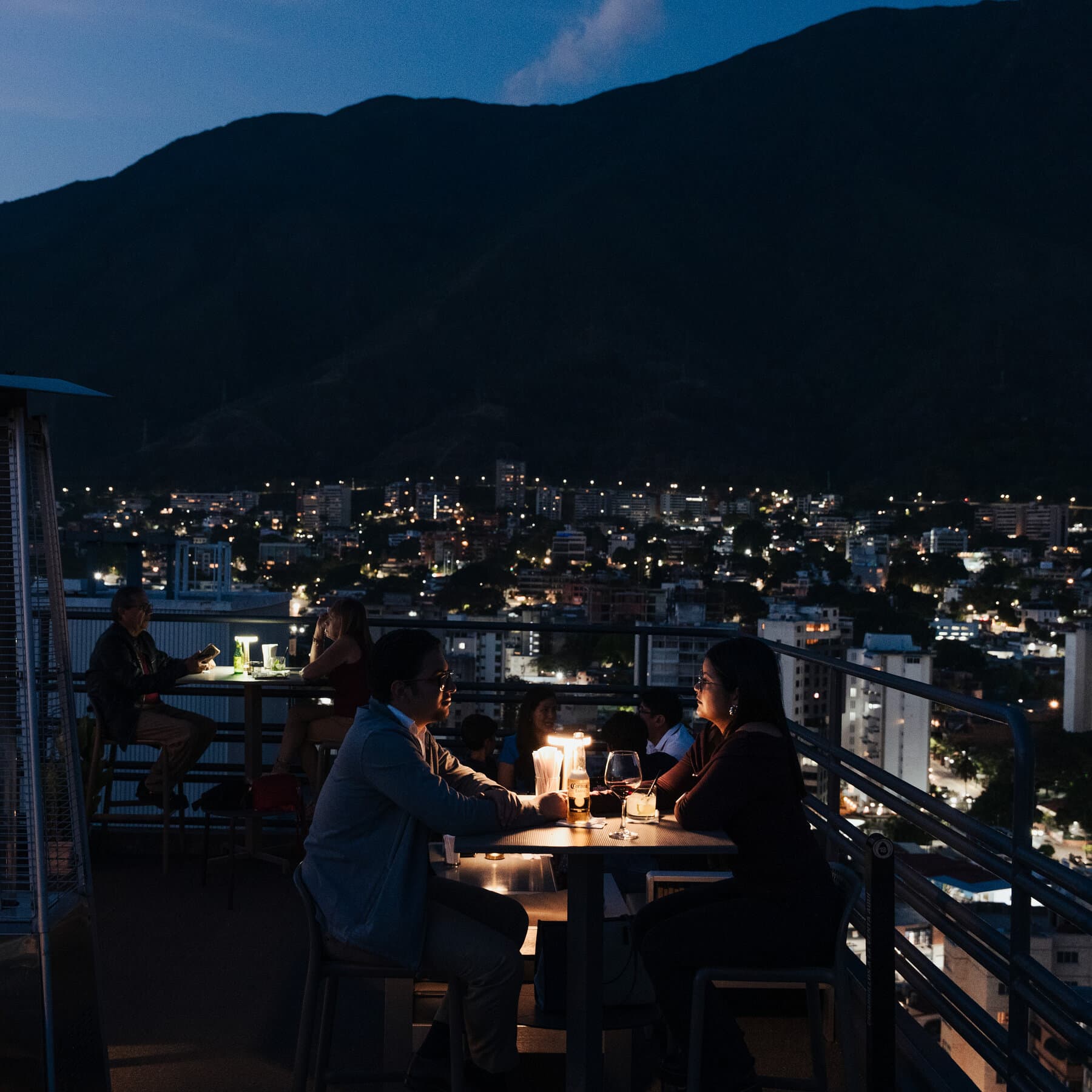 Caracas despierta: Entre el lujo emergente y las sombras de una crisis prolongada