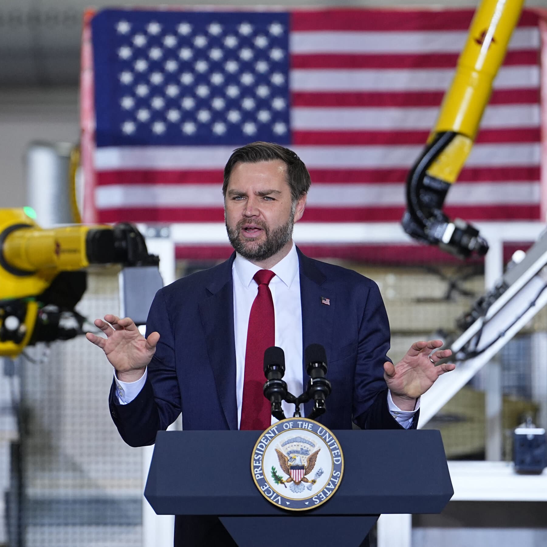 JD Vance intensifica críticas contra demócratas por su actitud en el Informe del Estado de la Unión