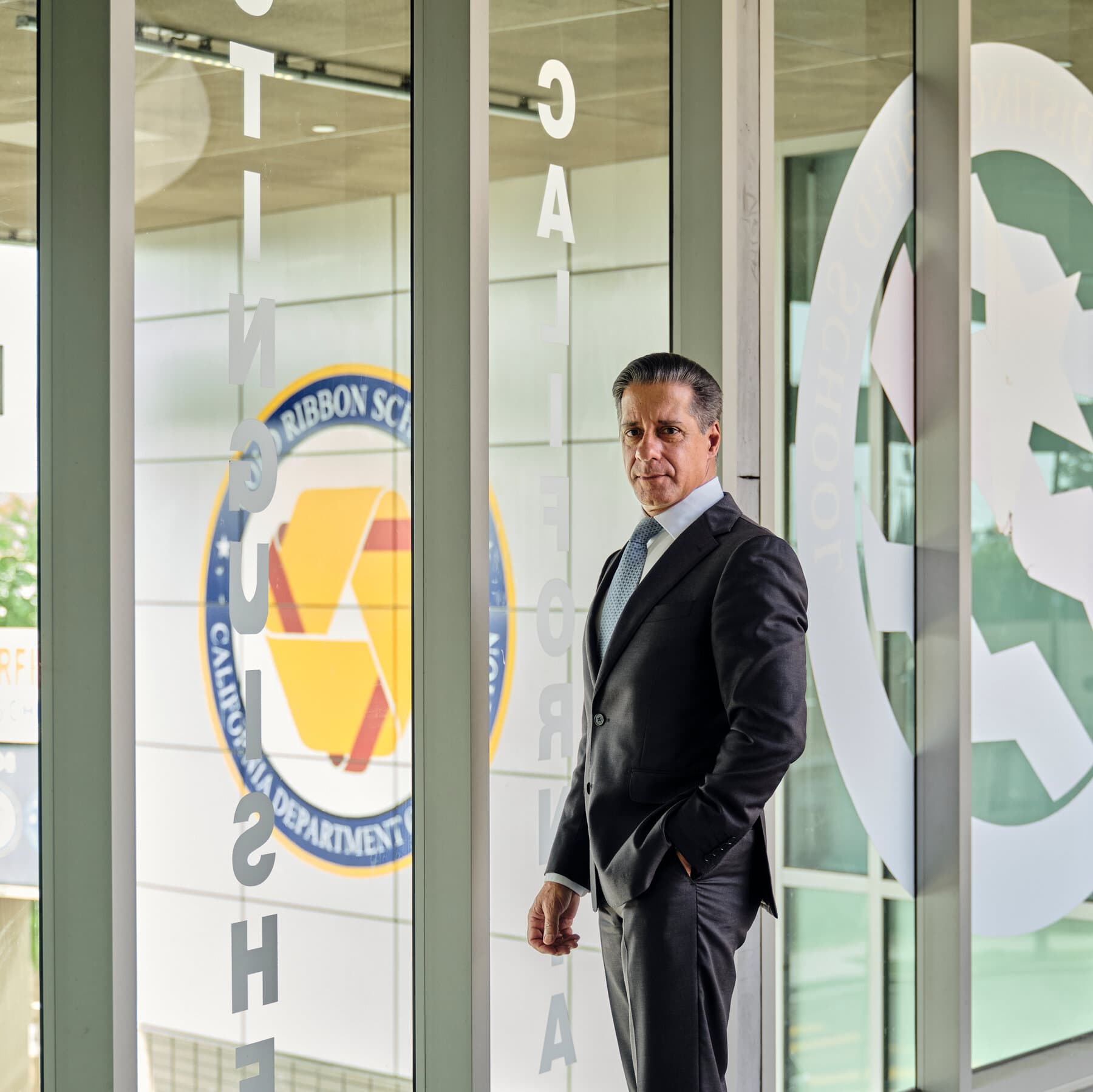 Junta Escolar de Los Ángeles sesionará tras cateos del FBI al superintendente Alberto Carvalho