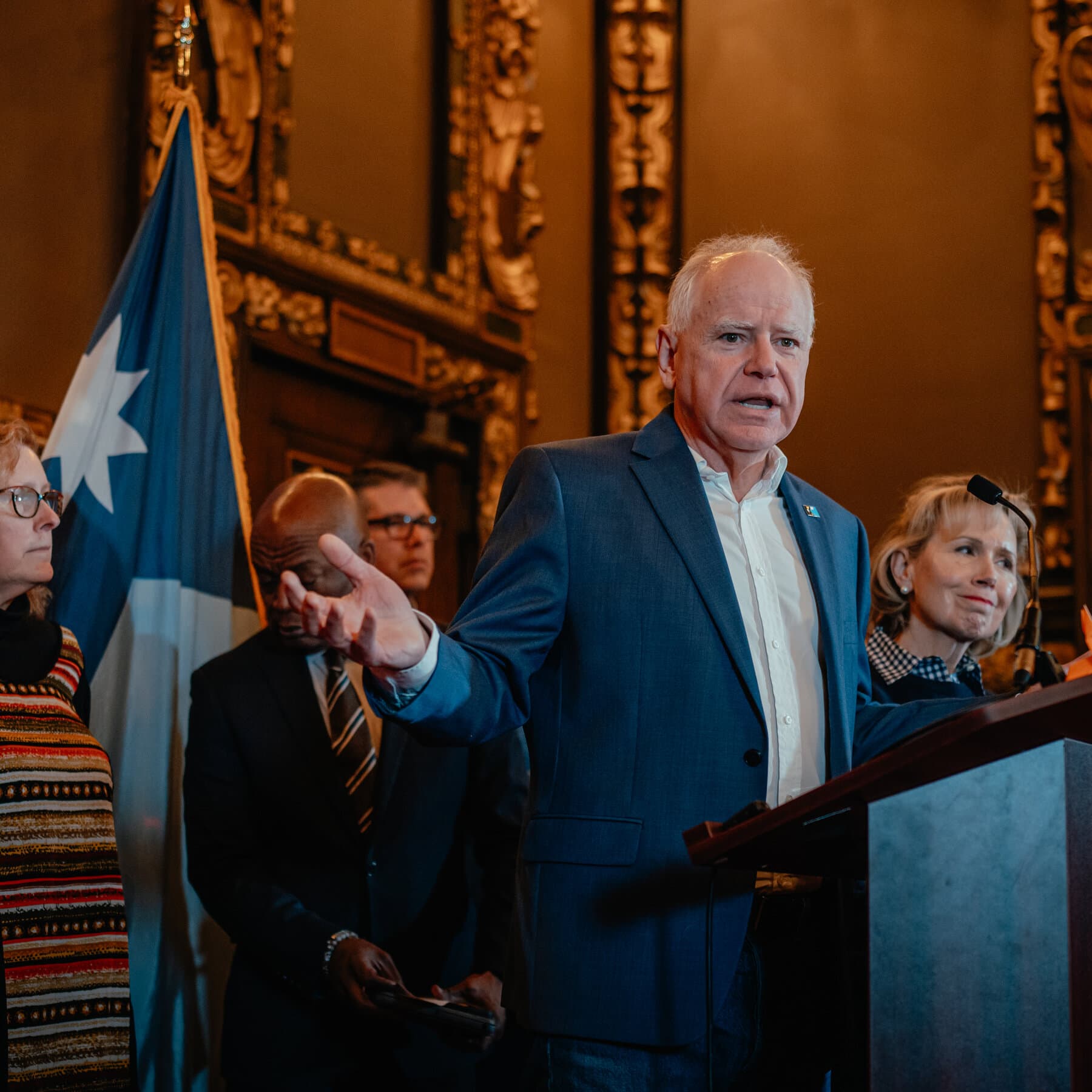 Minnesota refuerza controles anticorrupción tras escándalo: Tim Walz presenta plan ante amenazas de Trump