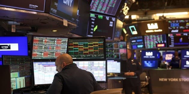 Wall Street cierra con contrastes: El desplome de Nvidia frena el optimismo en Nueva York